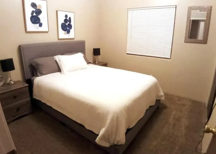Сasa de vacaciones Ample And Cozy With Indoor Fireplace Tucson